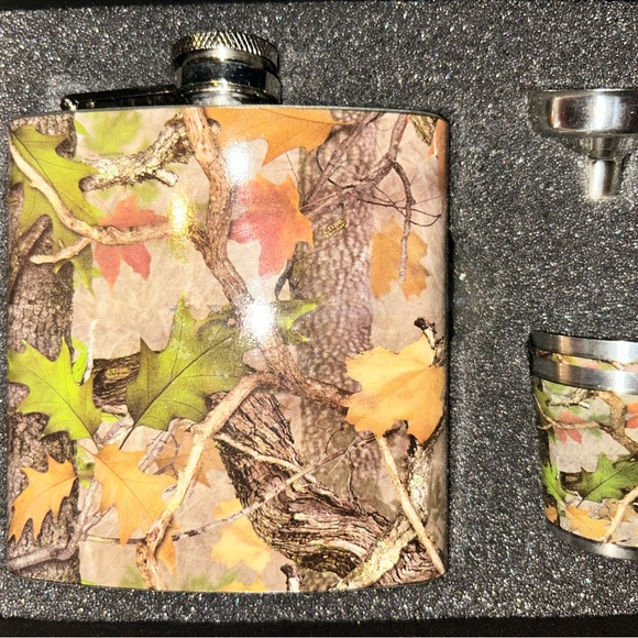 Camo Flask Outdoor Stainless Steel - Picture 6 of 8